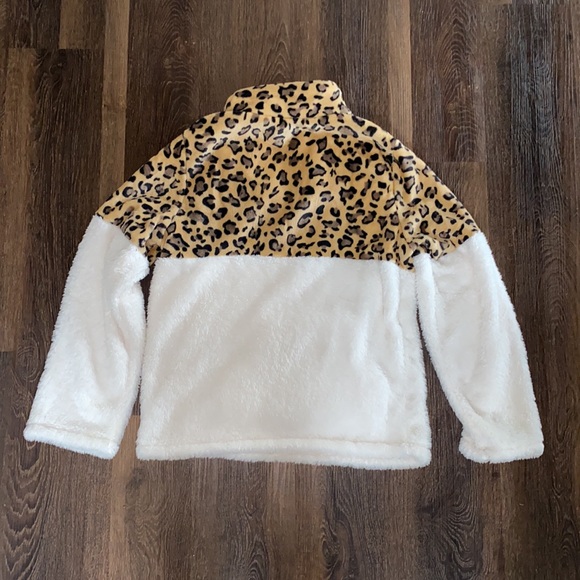 Cream and leopard Sherpa - Picture 2 of 2